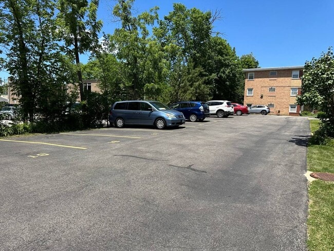 Building Photo - 145 E Palatine Rd