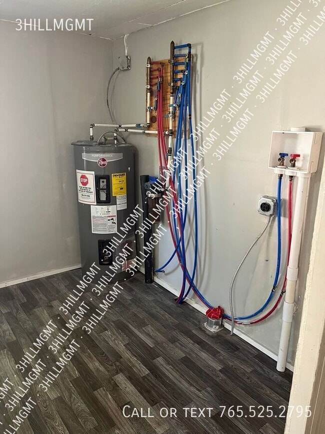 Building Photo - 109 Firefly Ln
