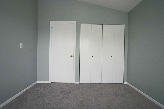 Building Photo - 1520 Commodore Ln