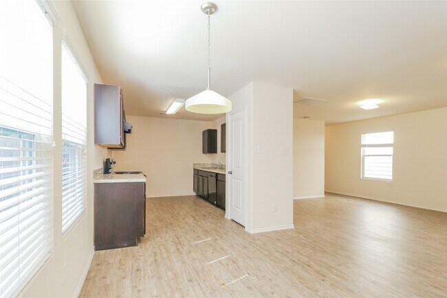Building Photo - 13911 Westfield Dr