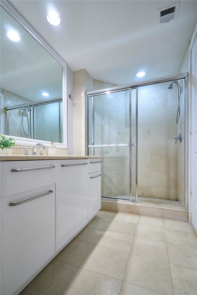 Building Photo - 3101 S Ocean Dr