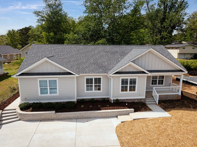 Building Photo - 705 Woodmore Ln