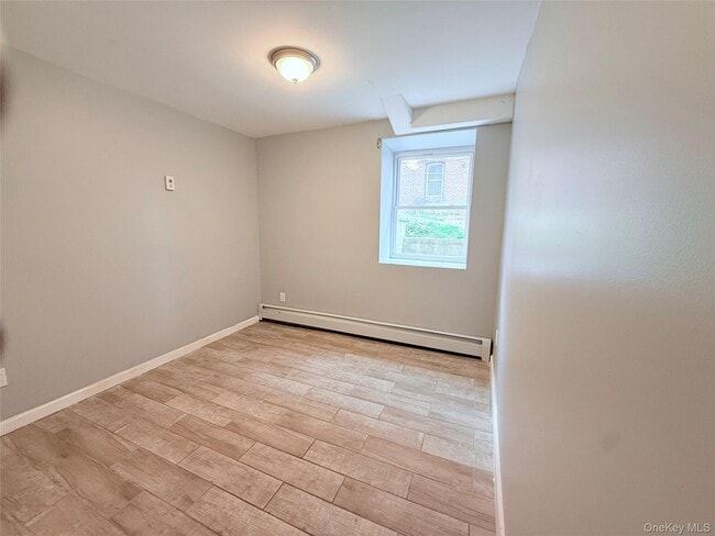 Building Photo - 14 Dubois St