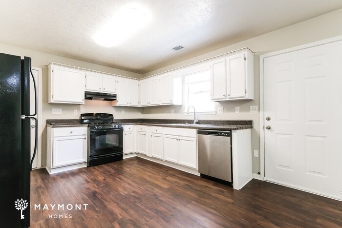 Building Photo - 2175 Red Rose Ln