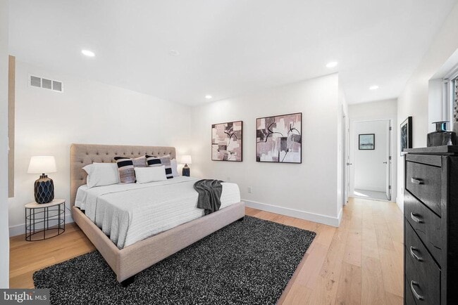 Building Photo - 703 Preston Ave