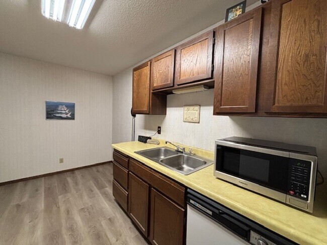 Building Photo - Great 1 BR/1 BA Condo in the Heart of Litt...