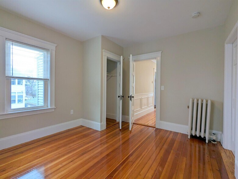 Building Photo - 35 Trowbridge St