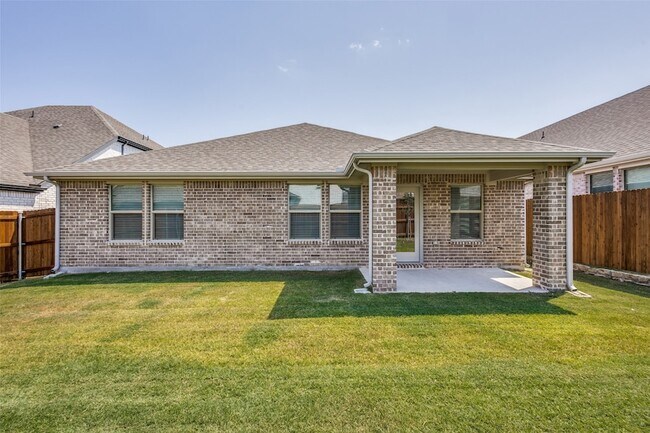 Building Photo - 800 Easthill Dr