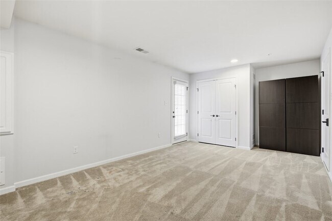 Building Photo - 1204 Pointe View Dr