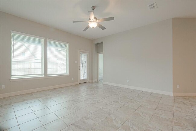 Building Photo - 402 Jolly Ginger Dr