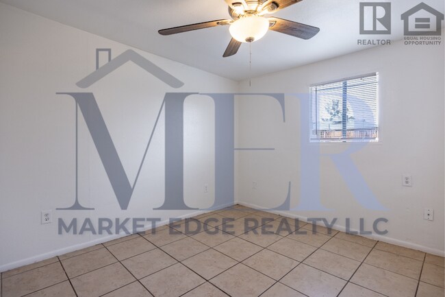 Building Photo - 5Bed/2Bath Home at 35th Ave/Cactus! Ready for Immediate Move-In! -- NO HOA!