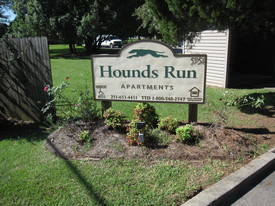 Building Photo - Hounds Run I & II