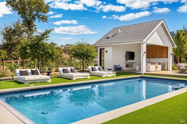 Building Photo - 987 Mark West Springs Rd