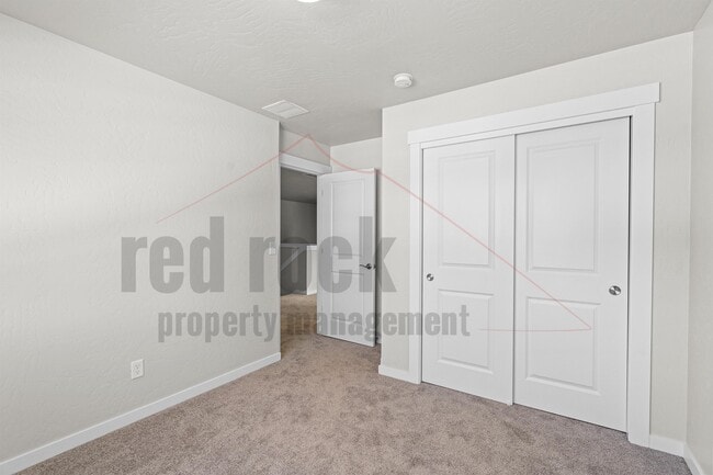 Building Photo - 1228 N Tschirley Rd