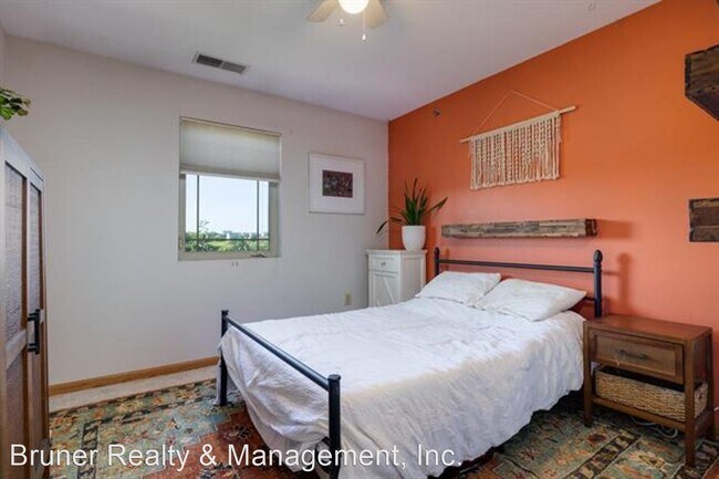 Building Photo - 1 br, 1 bath House - 102 Prairie Heights D...
