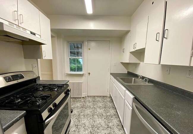 Building Photo - Charming 3BR/1BA Home in Prime Bethesda Location
