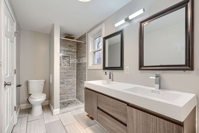 Building Photo - 4012 Fernhill Ave