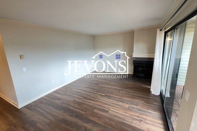 Building Photo - Available Now - 2BR/1.5BA Condo in Kirkland