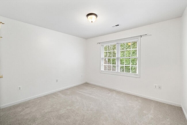 Building Photo - 4107 Lakeview Pkwy