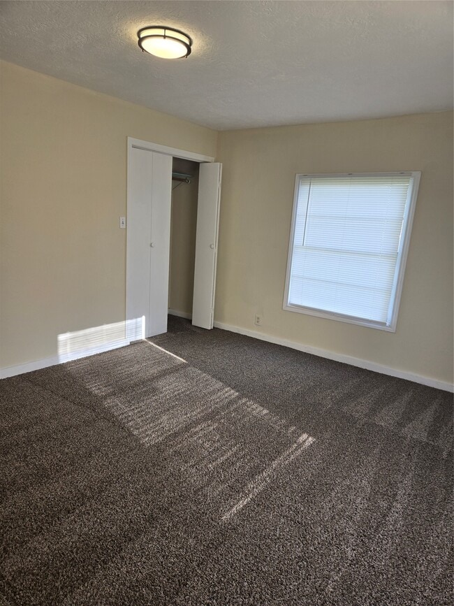 Building Photo - 2216 3rd St