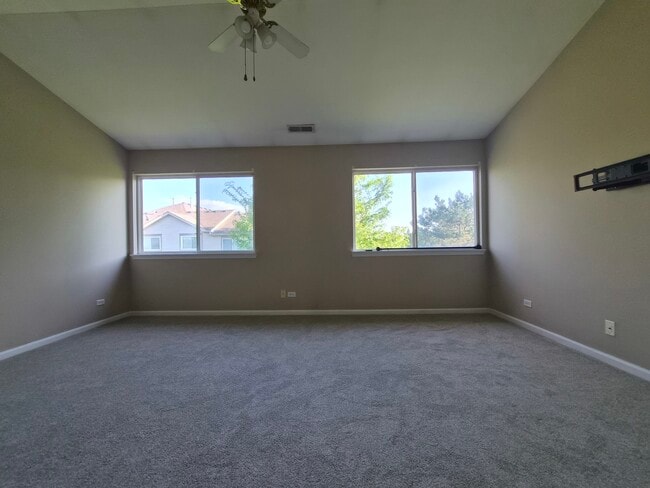 Building Photo - 1015 Woodview Ct