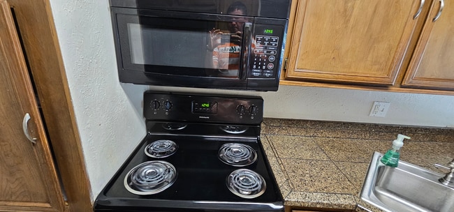 Building Photo - 3101 Townbluff Dr