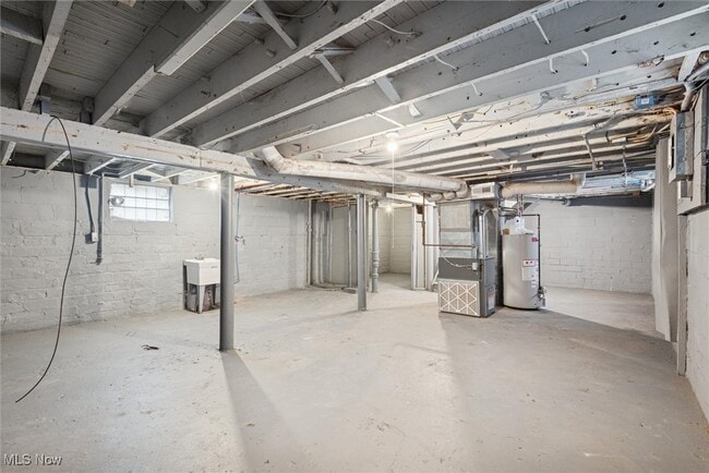 Building Photo - 2302 Saratoga Ave