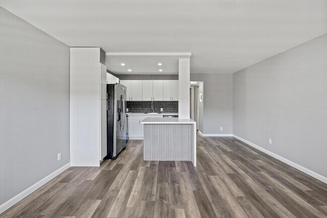 Building Photo - 147 Dorset D