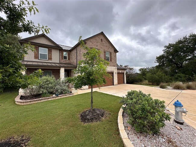 Building Photo - 800 Desaix Dr