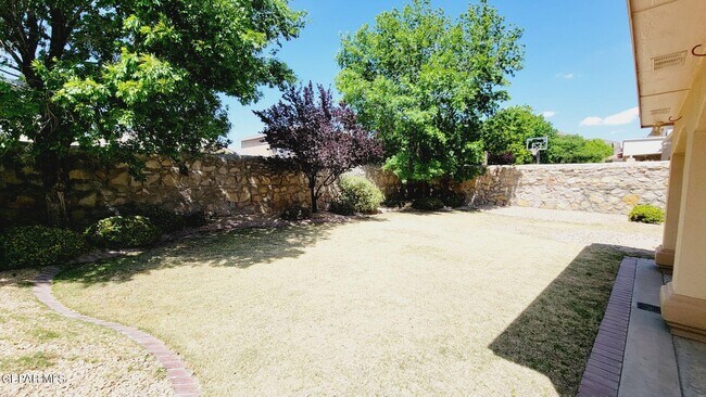 Building Photo - 6329 Franklin Ridge Dr