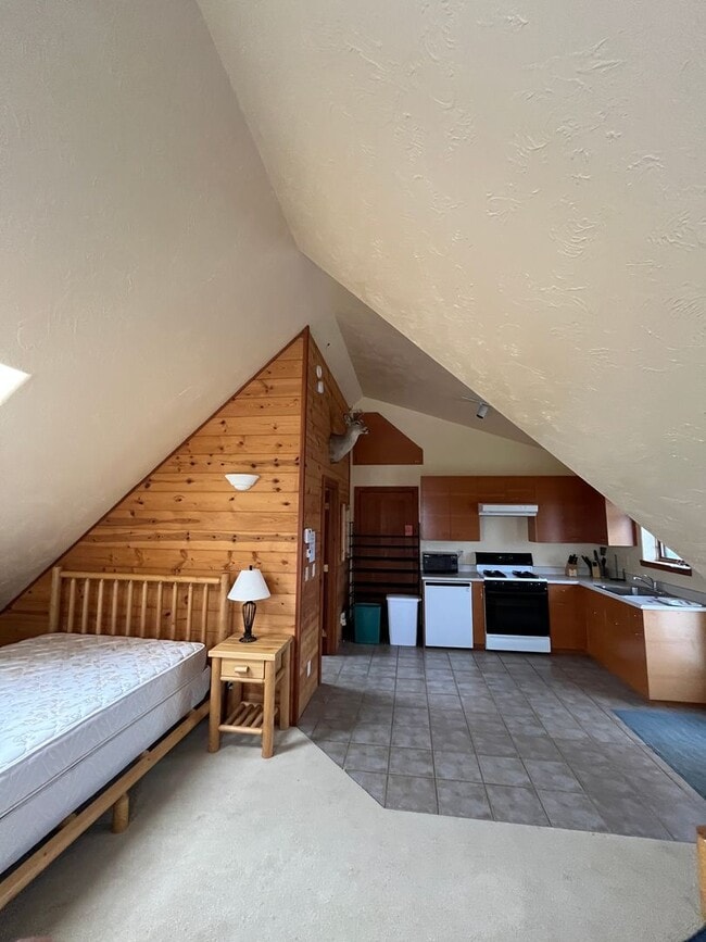 Building Photo - White