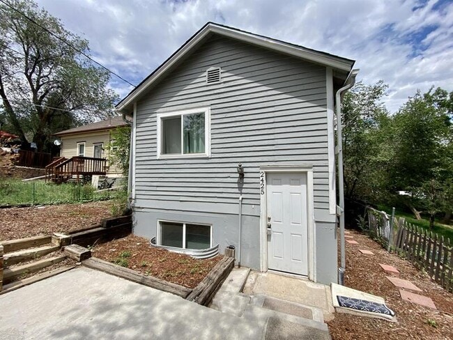 Building Photo - 2425 W Platte Ave