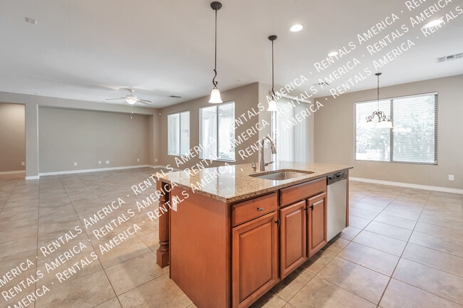 Building Photo - GORGEOUS 4/2.5 + DEN with Spa in Chandler!