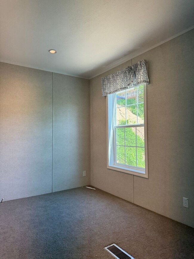 Building Photo - 465 Royal Manor Rd