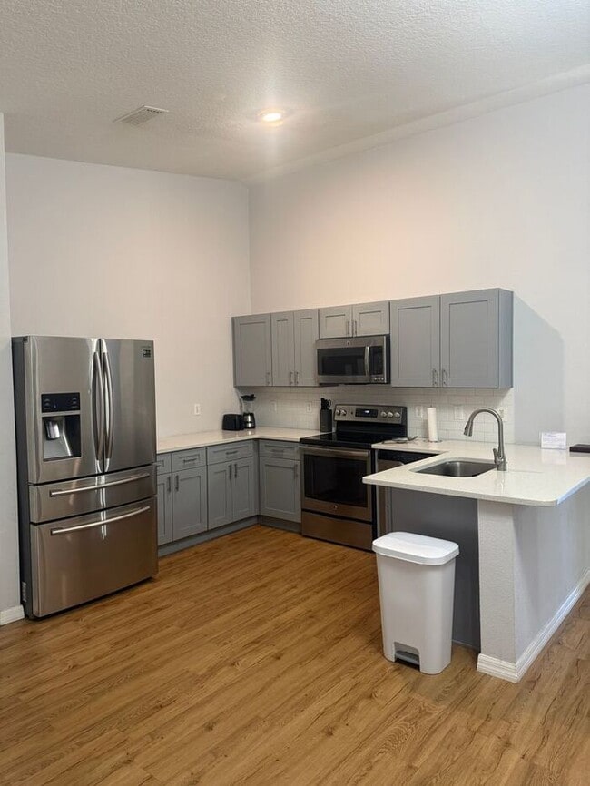 Building Photo - FREE RENT!!!Condo at Club Cortile, Luxury Condominiums and Townhomes.