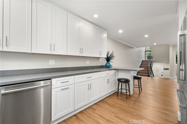 Building Photo - 5339 Coldwater Canyon Ave