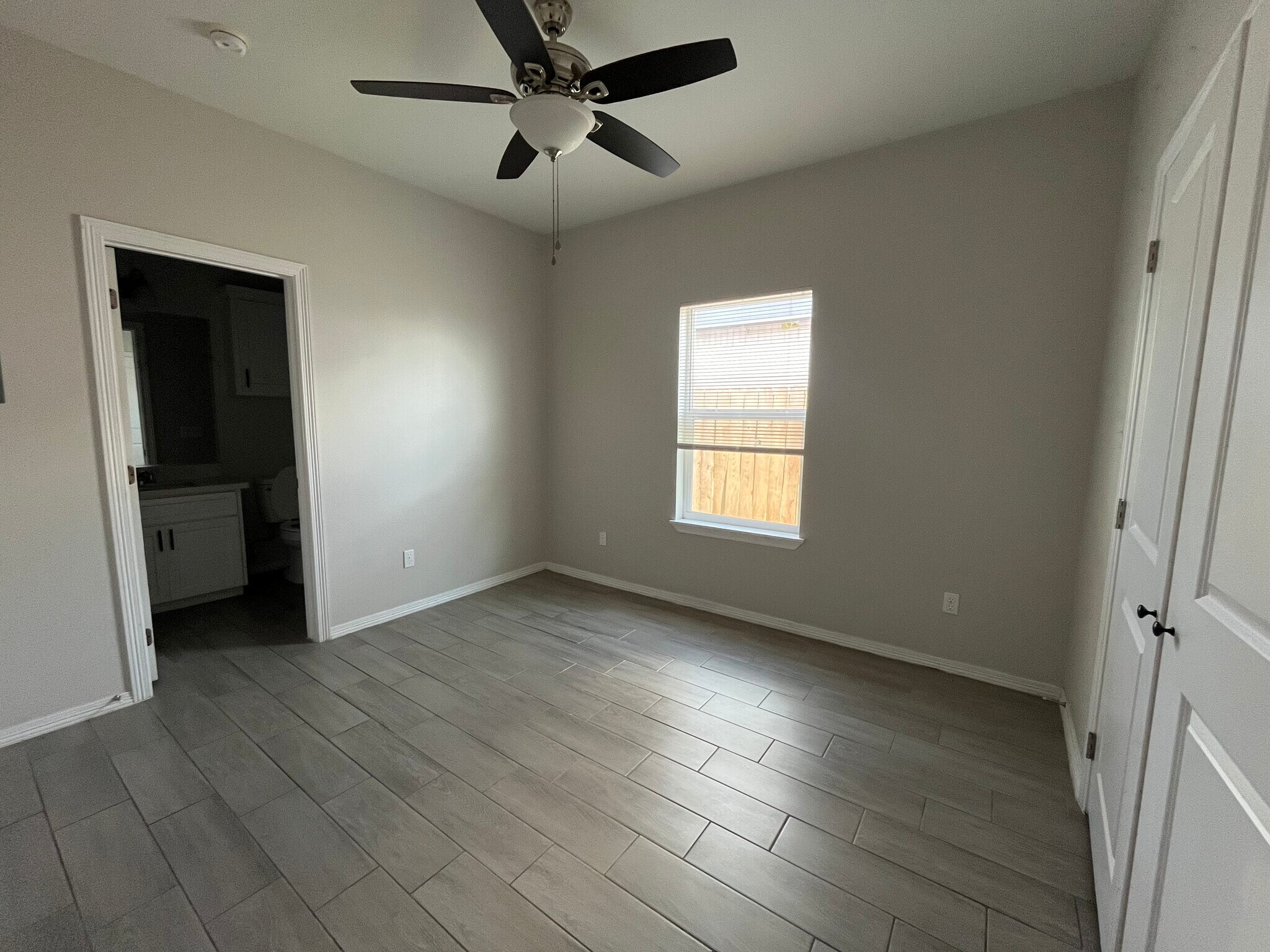 Building Photo - 1630 Playa Dr