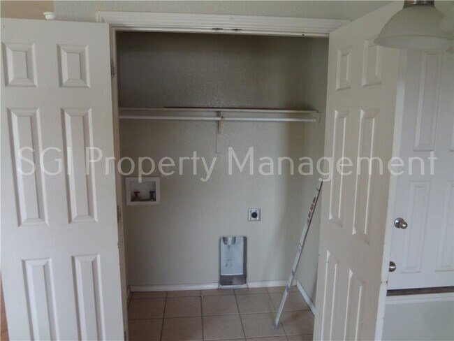 Building Photo - 3602 Mandy Dr