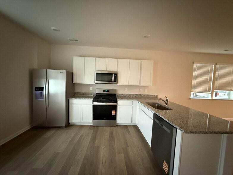 Building Photo - 10958 Farmerfield St