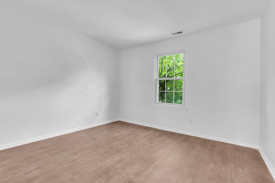 Building Photo - 56 Hopewell Ln
