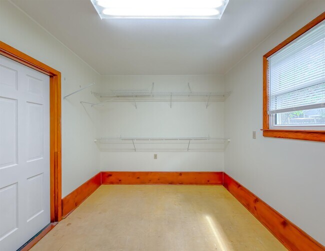 Building Photo - 1230 Mitchell Ave