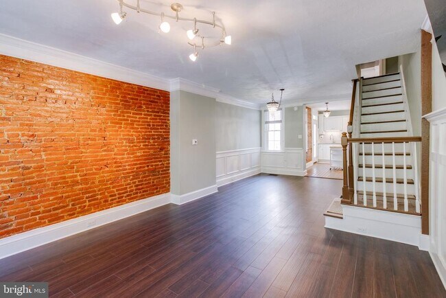 Primary Photo - 318 W Grant St