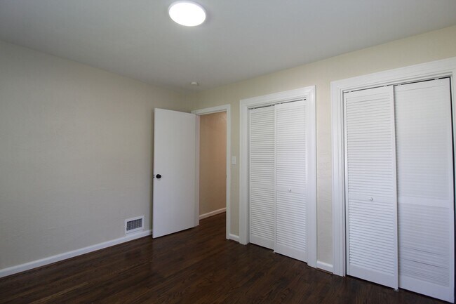 Building Photo - 2 Bedroom 1 Bath Home In Mission