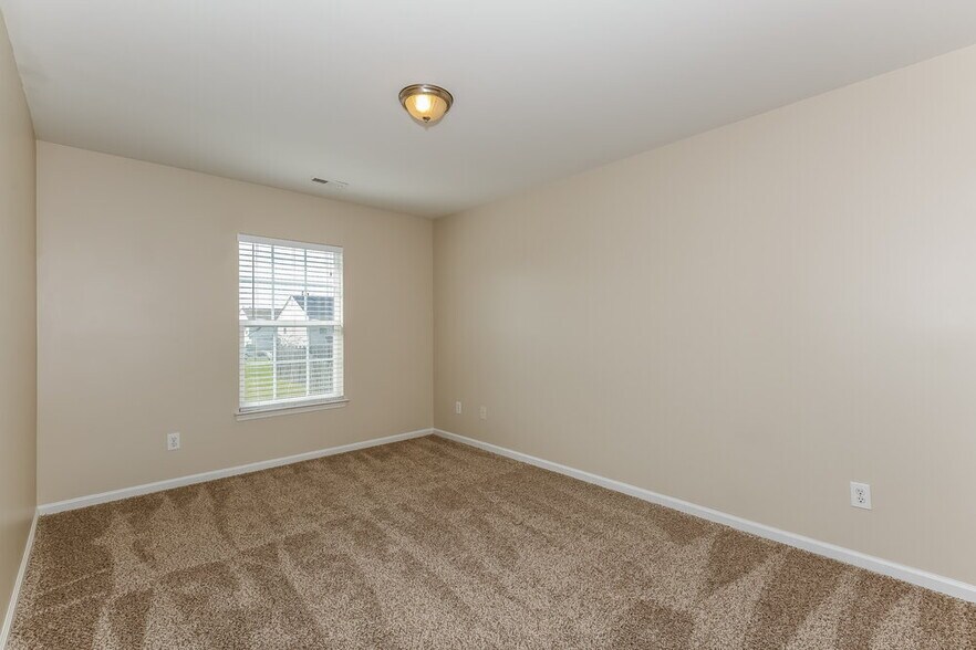 Building Photo - 4914 Lifeline Ln