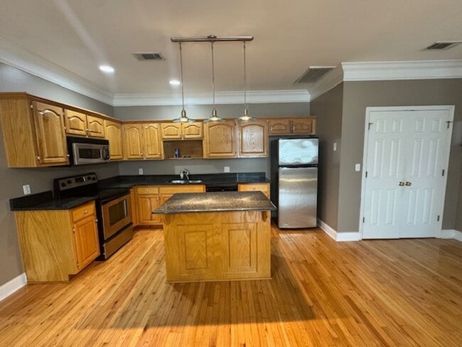 Building Photo - 309 Morgan St