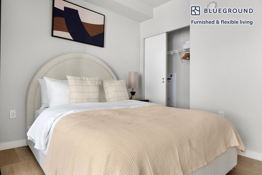 Building Photo - 2222 15th Ave W