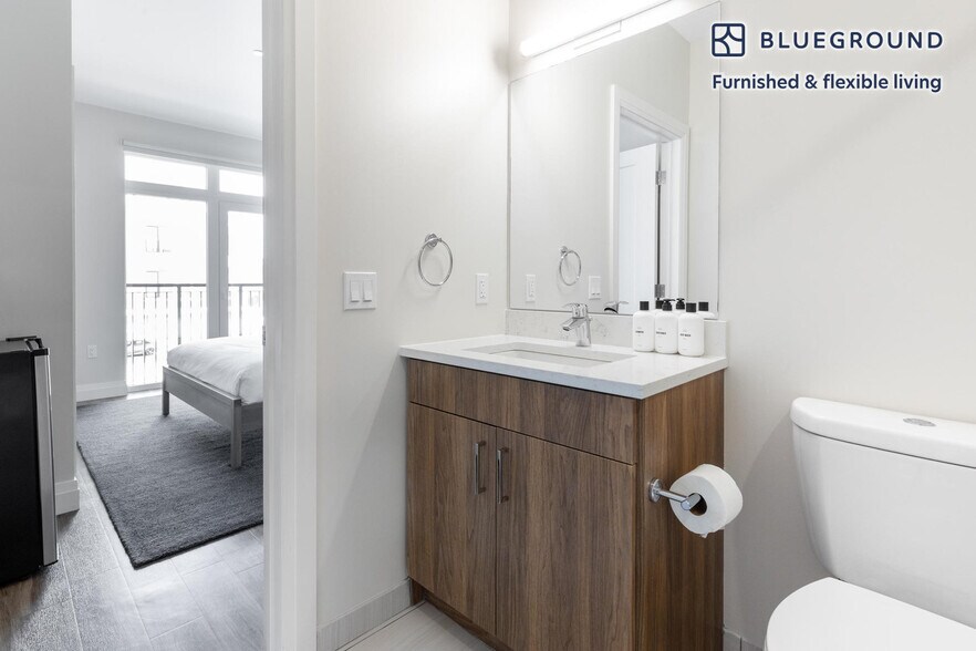 Building Photo - 28 Austin St