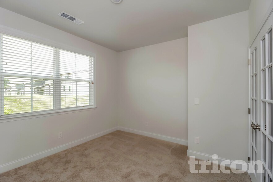 Building Photo - 25 Leyland Ct