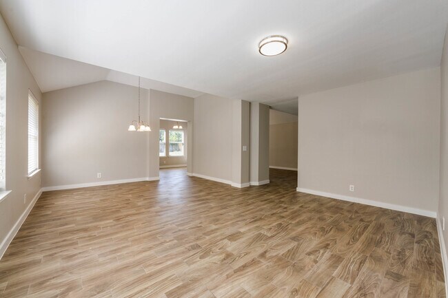 Building Photo - 1302 Crete Ln