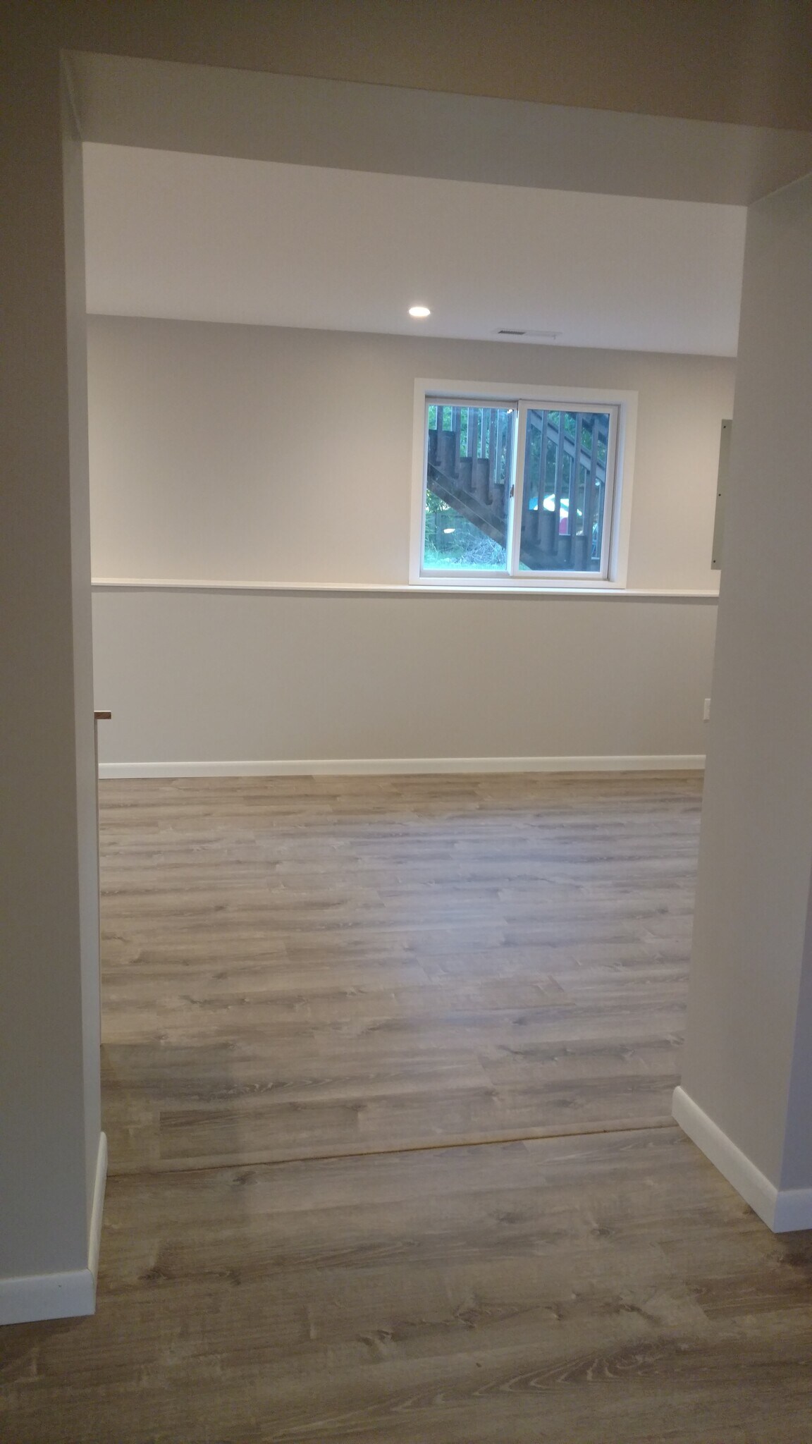 Building Photo - 1556 Hillview Rd